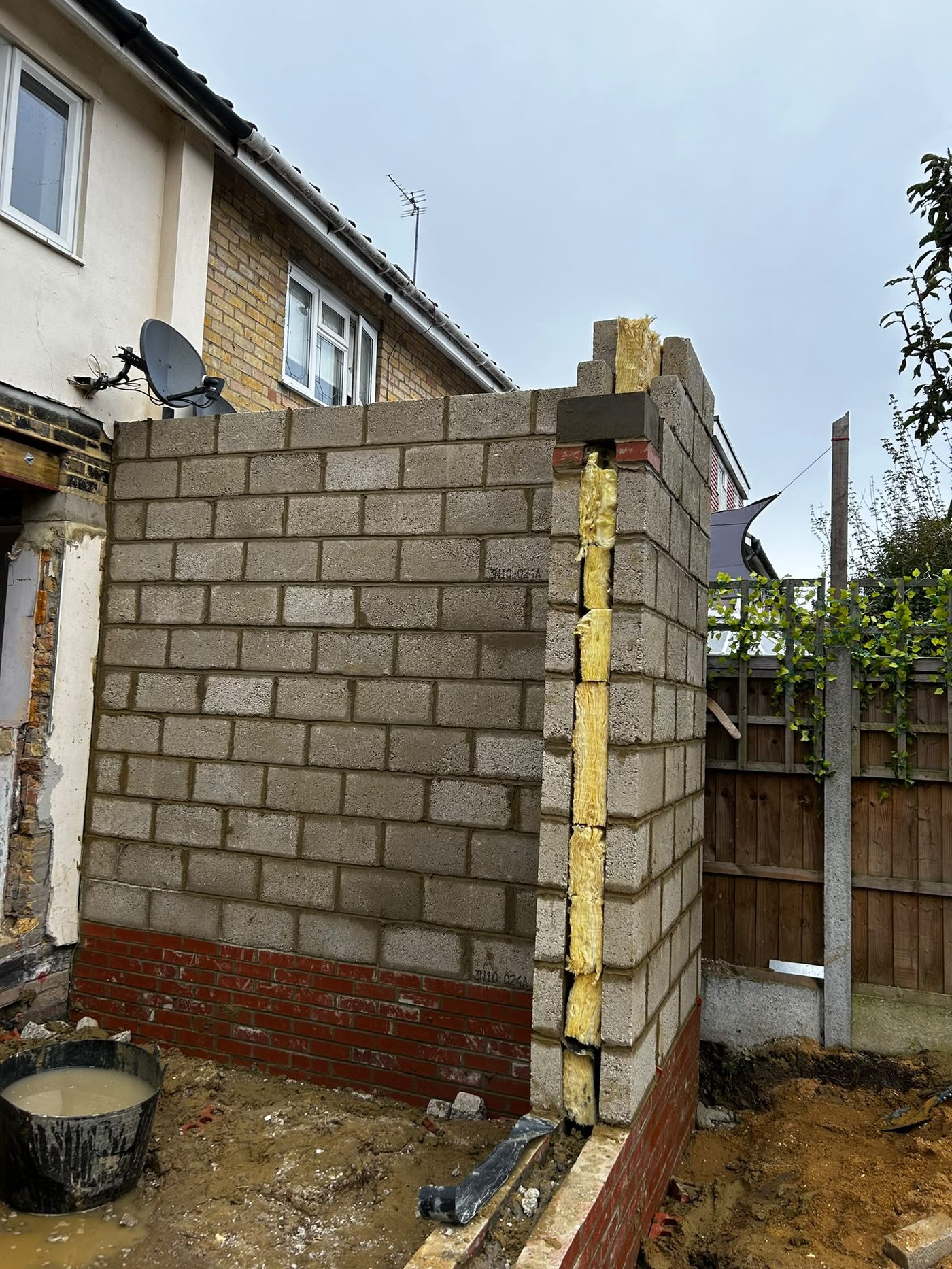 Extension flank wall in blockwork